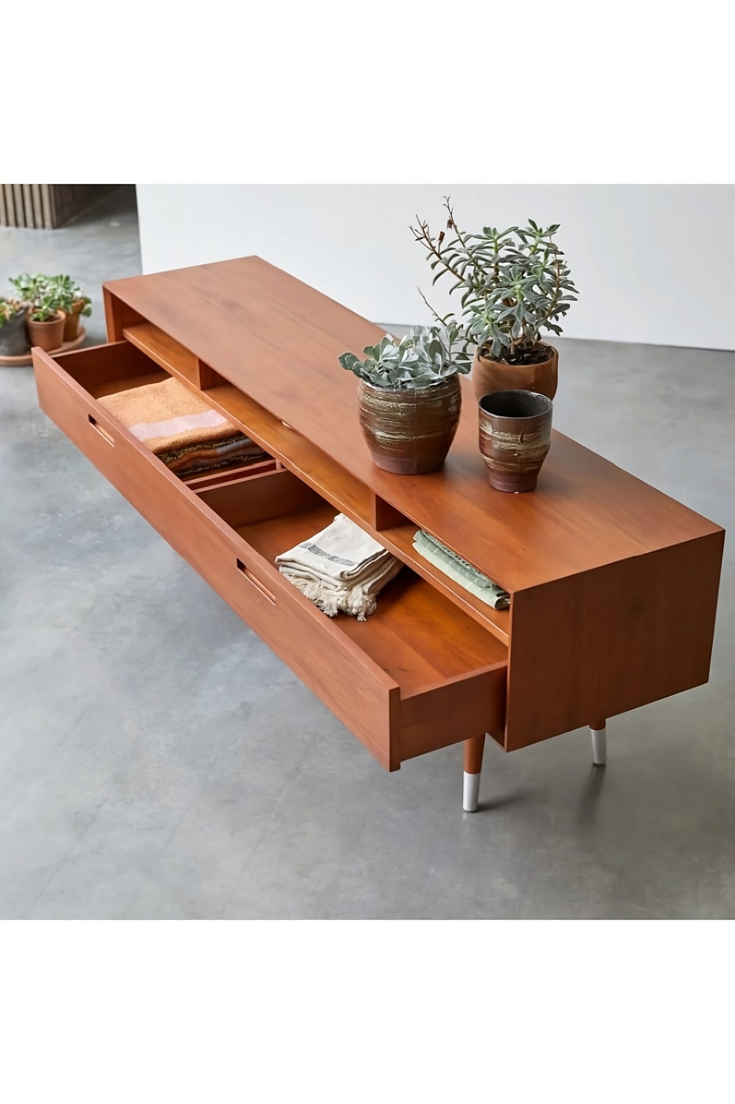 Kabinet TV Kayu Gaya 50-an | Tikamoon Magda