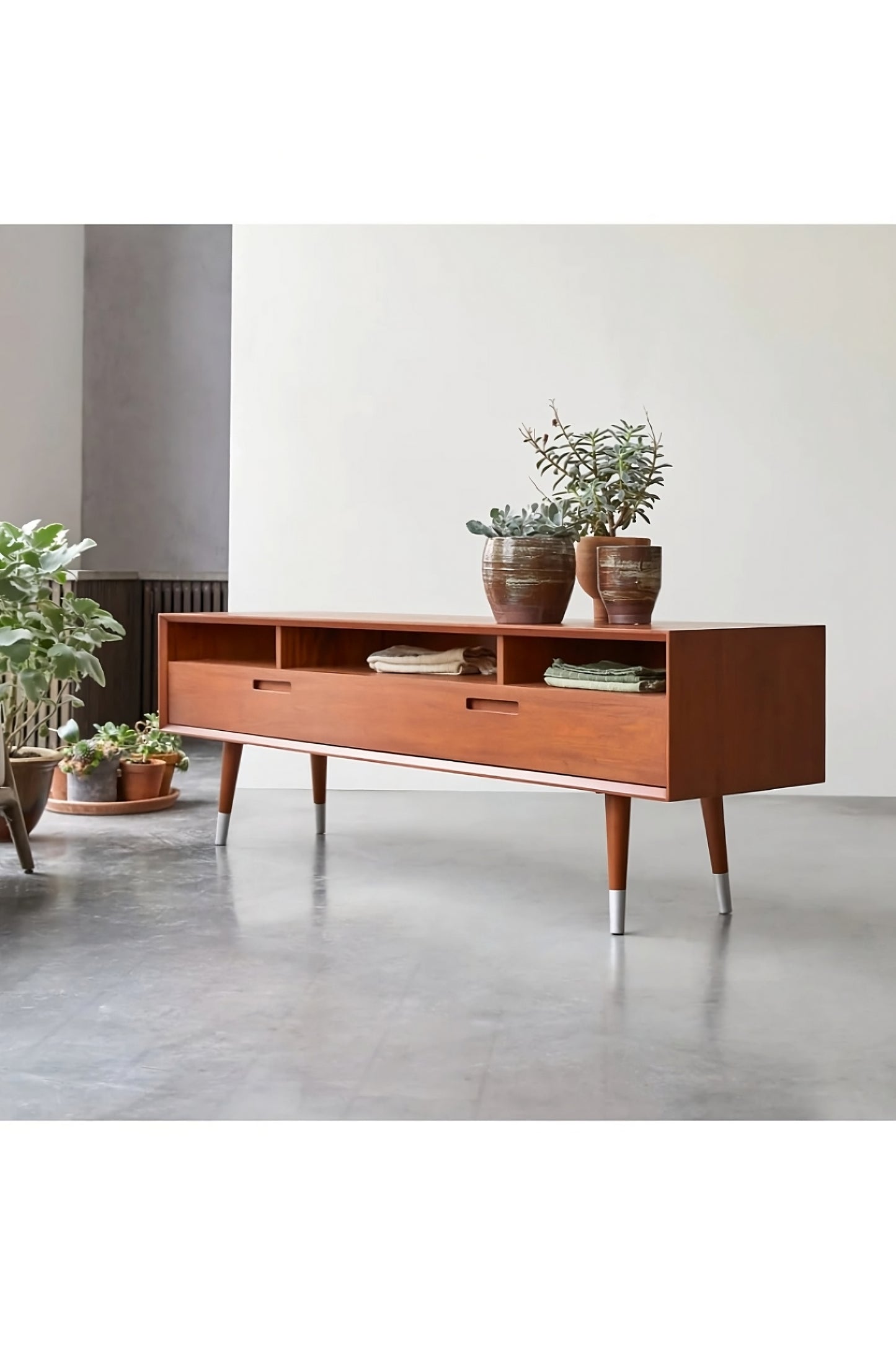 Kabinet TV Kayu Gaya 50-an | Tikamoon Magda