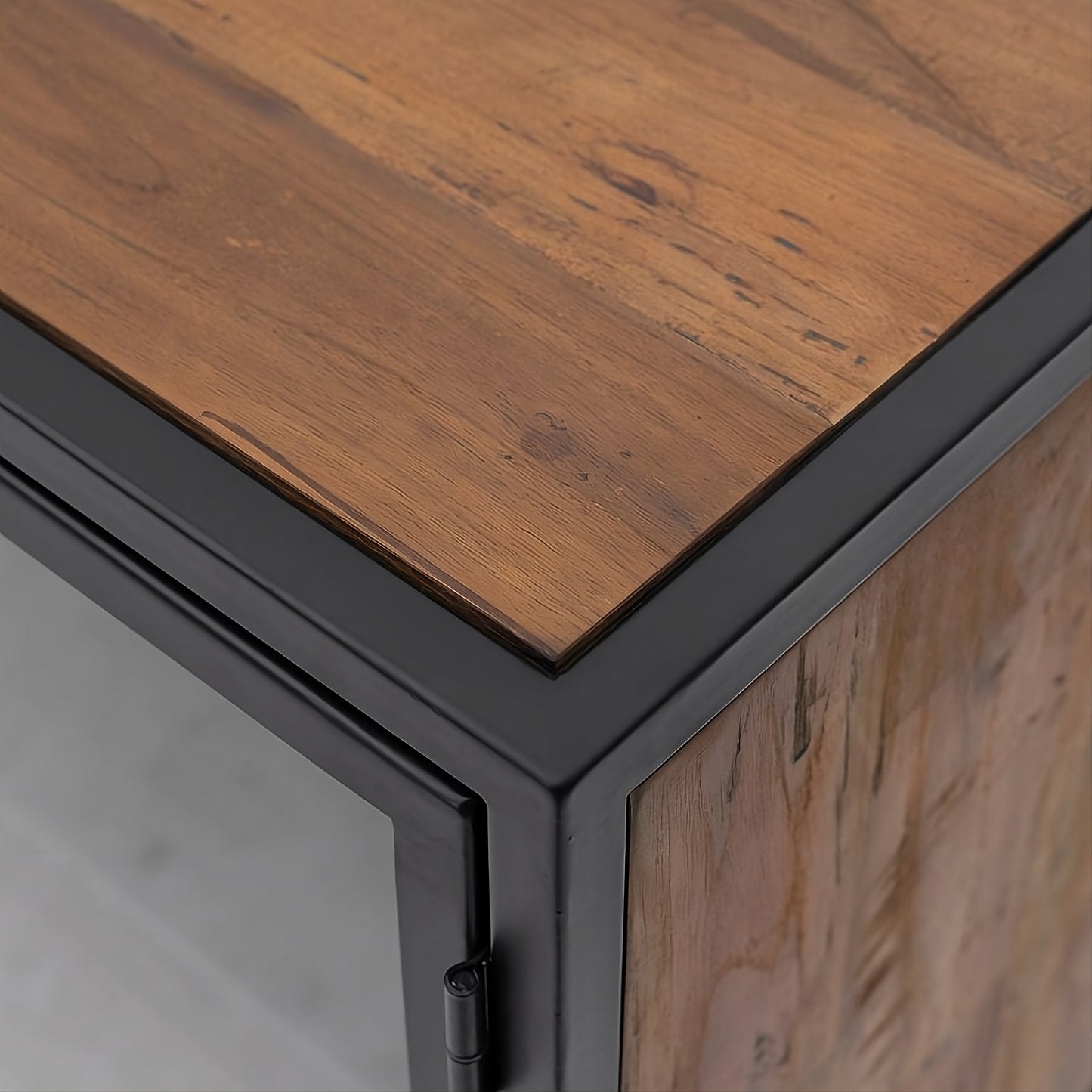 Dresser Salvage 150
