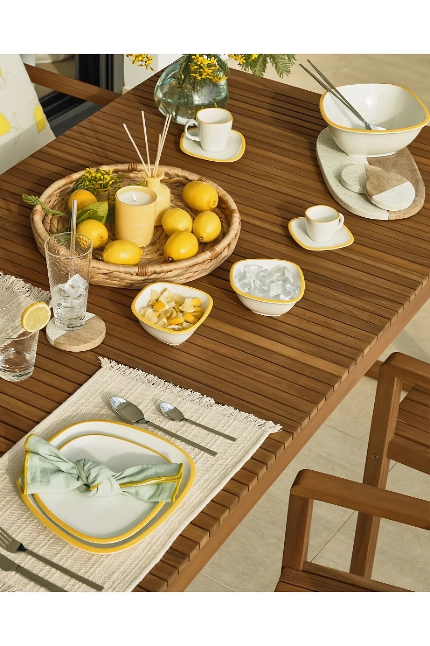 Solid Acacia Garden Table | La Forma Emili
