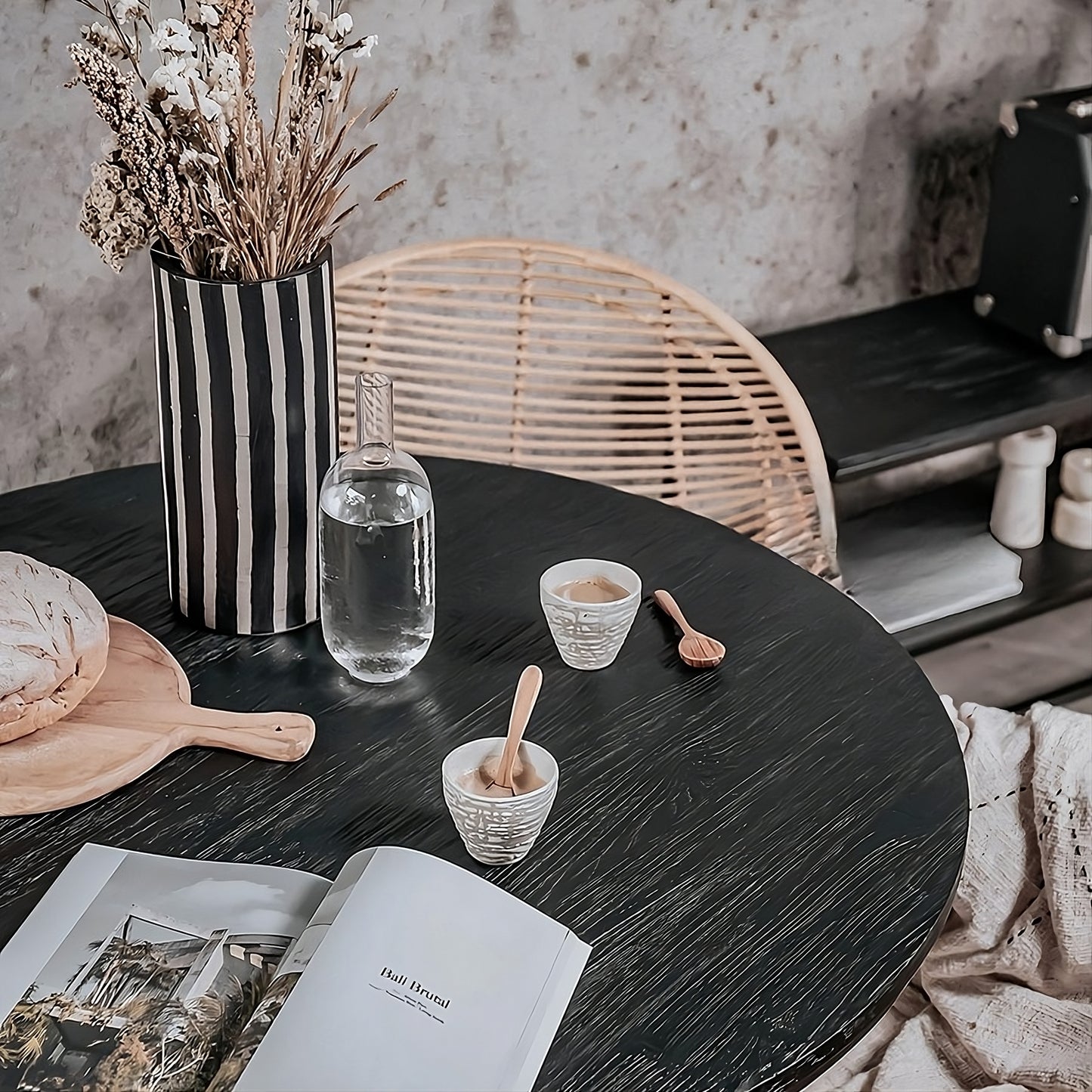 Dining table Tuareg Black round 100