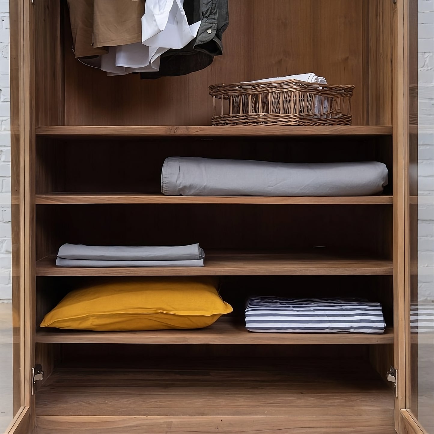 Closet Kami