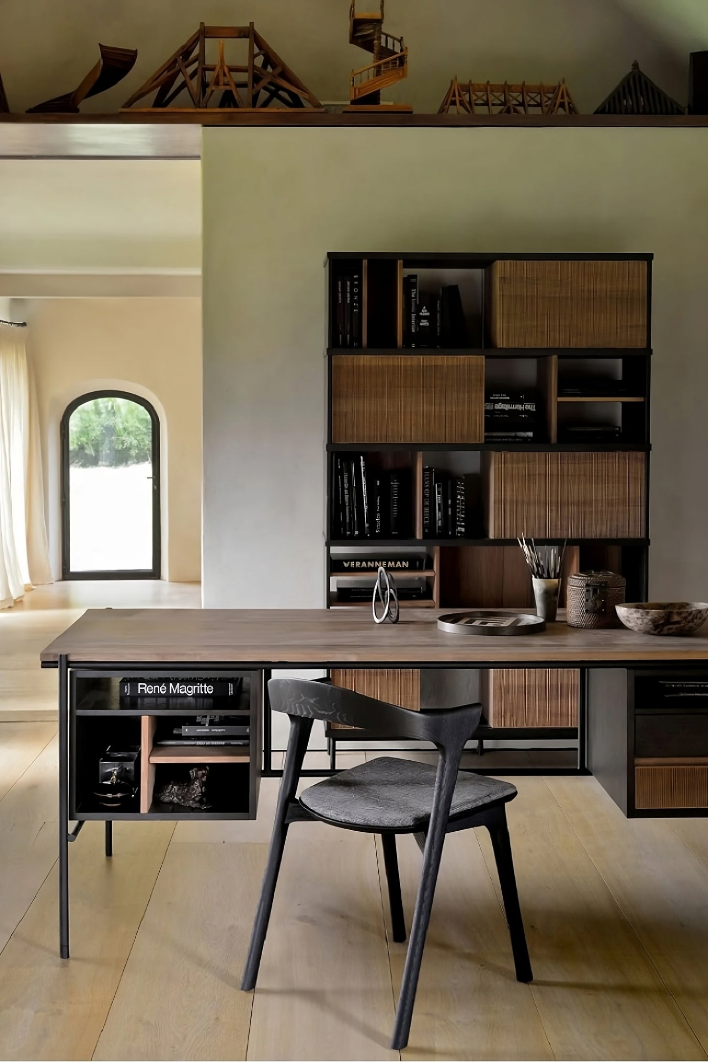 Natural Teak Book Rack | Ethnicraft Oscar