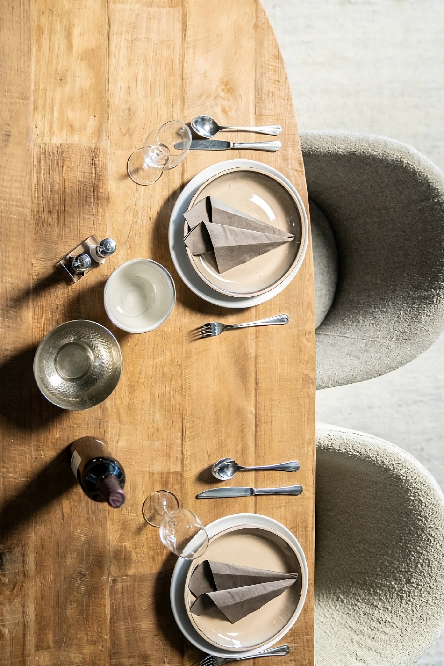 Oval Teak Dining Table | Eleonora Tabassum