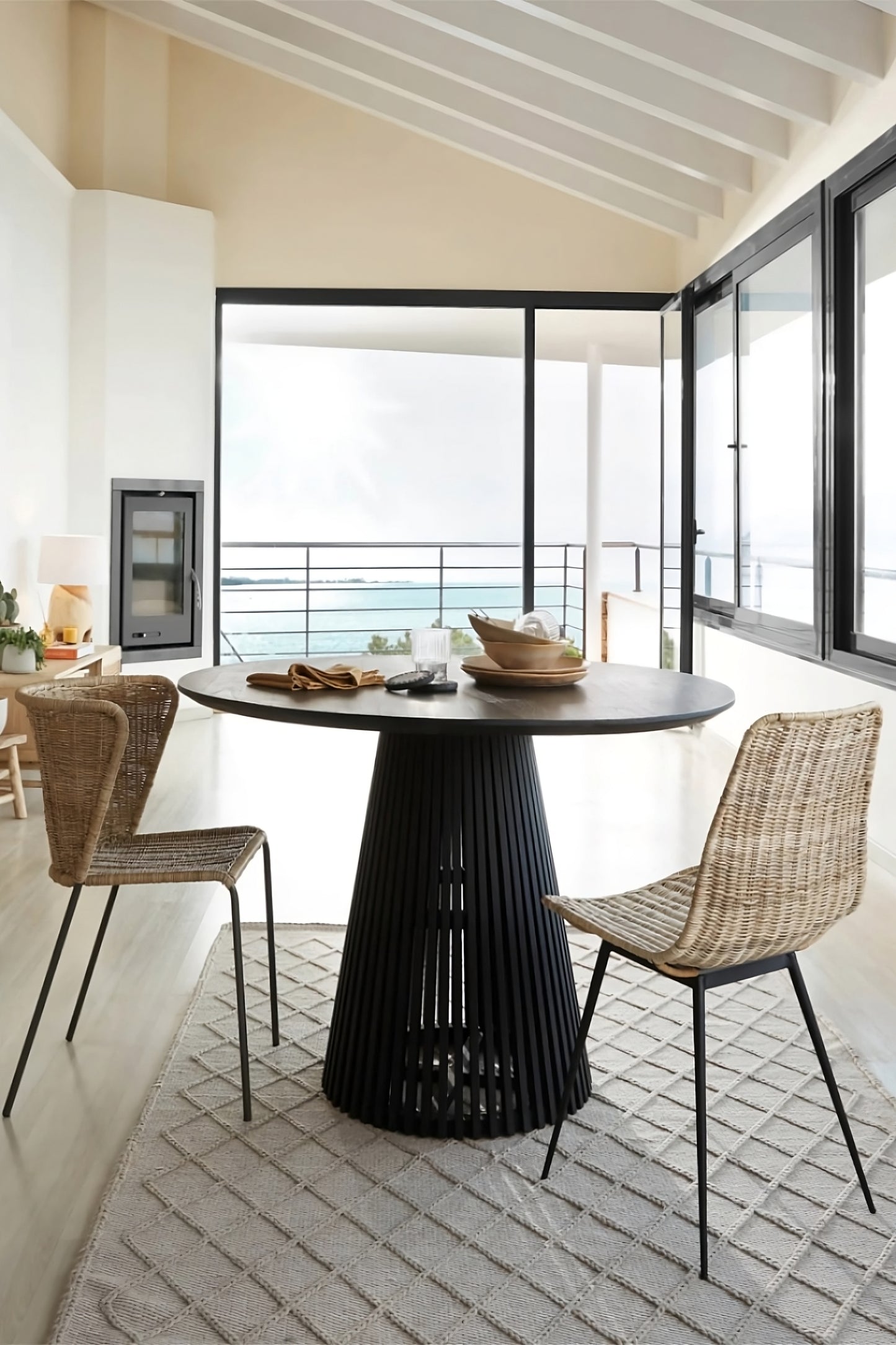 Round Black Teak Wood Pedestal Dining Table L | La Forma Jeanette
