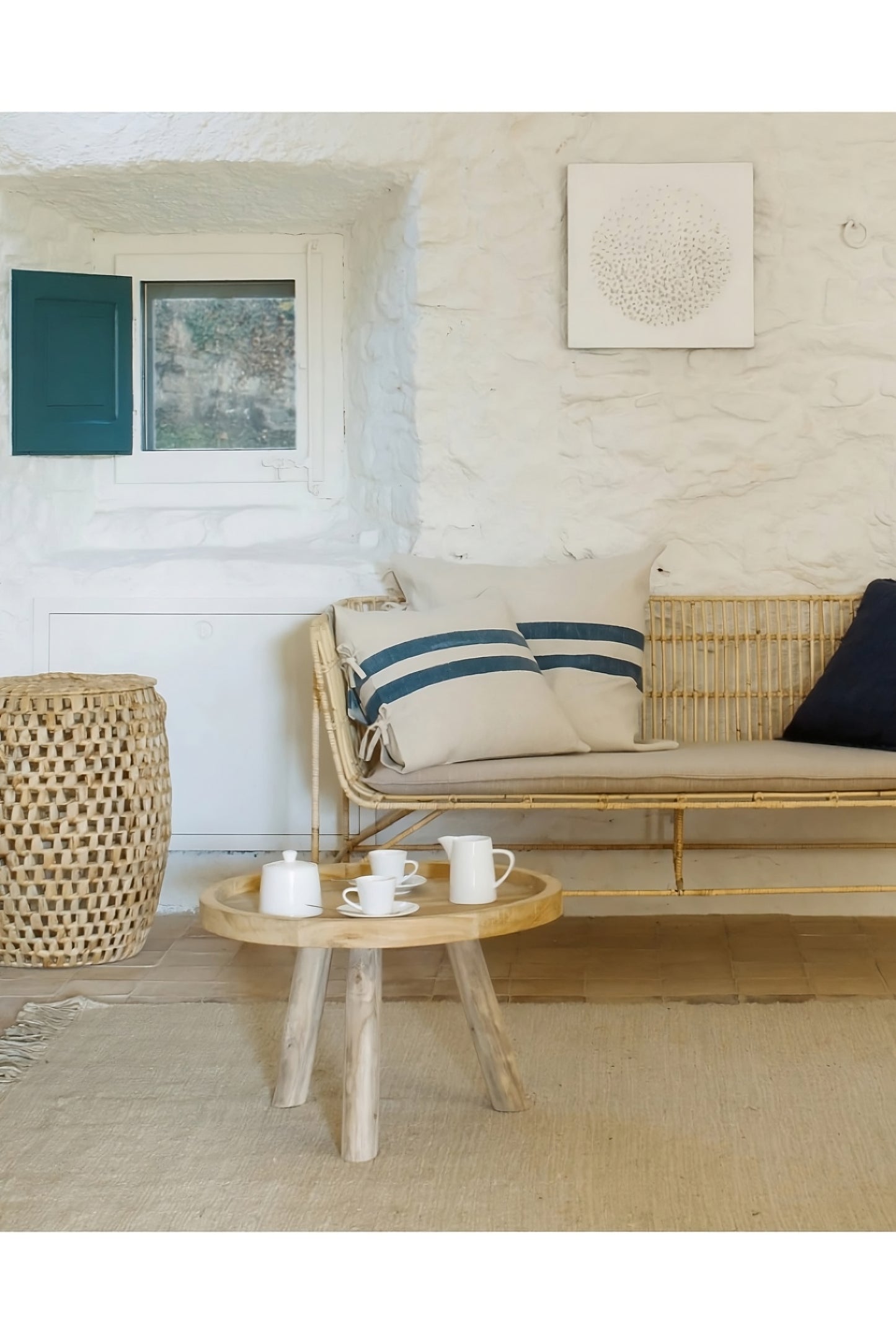 Round Tripod Coffee Table | La Forma Glenda