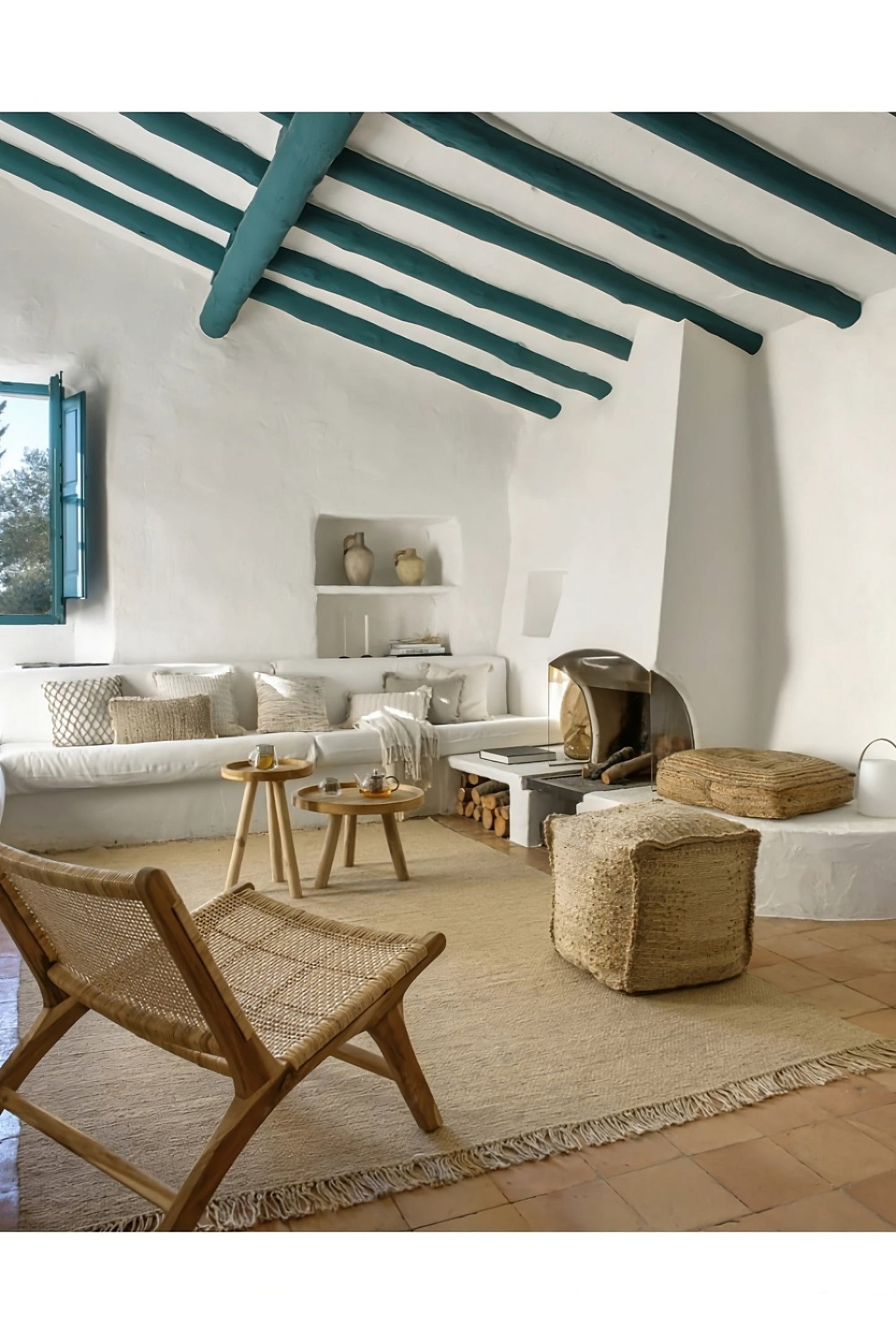Round Tripod Coffee Table | La Forma Glenda