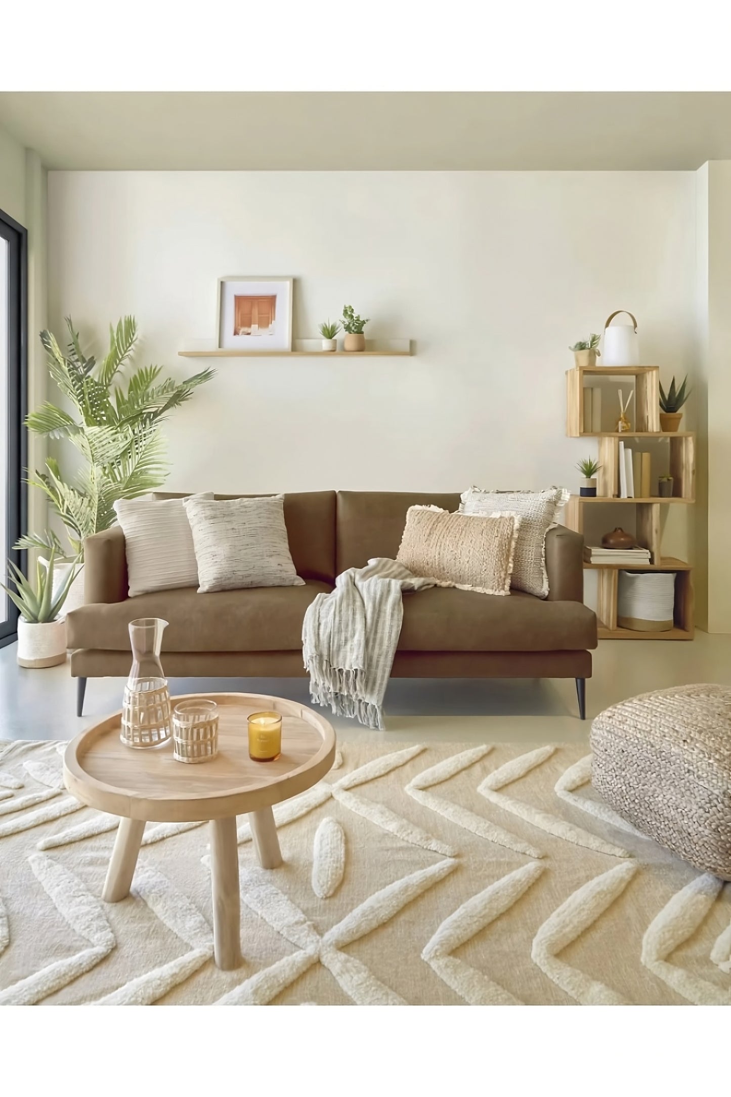 Round Tripod Coffee Table | La Forma Glenda