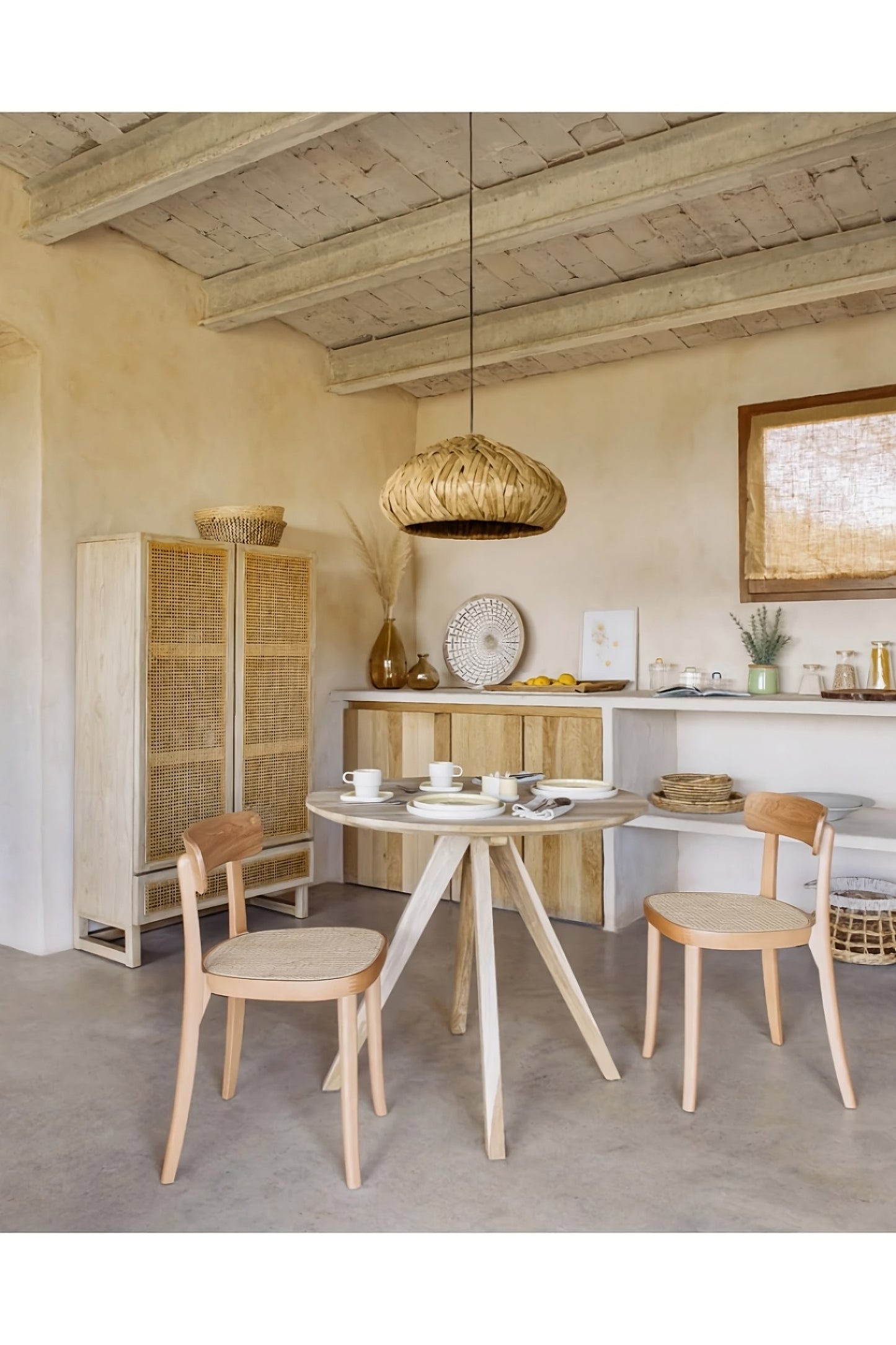 Small Round Teak Wooden Dining Table | La Forma Maial