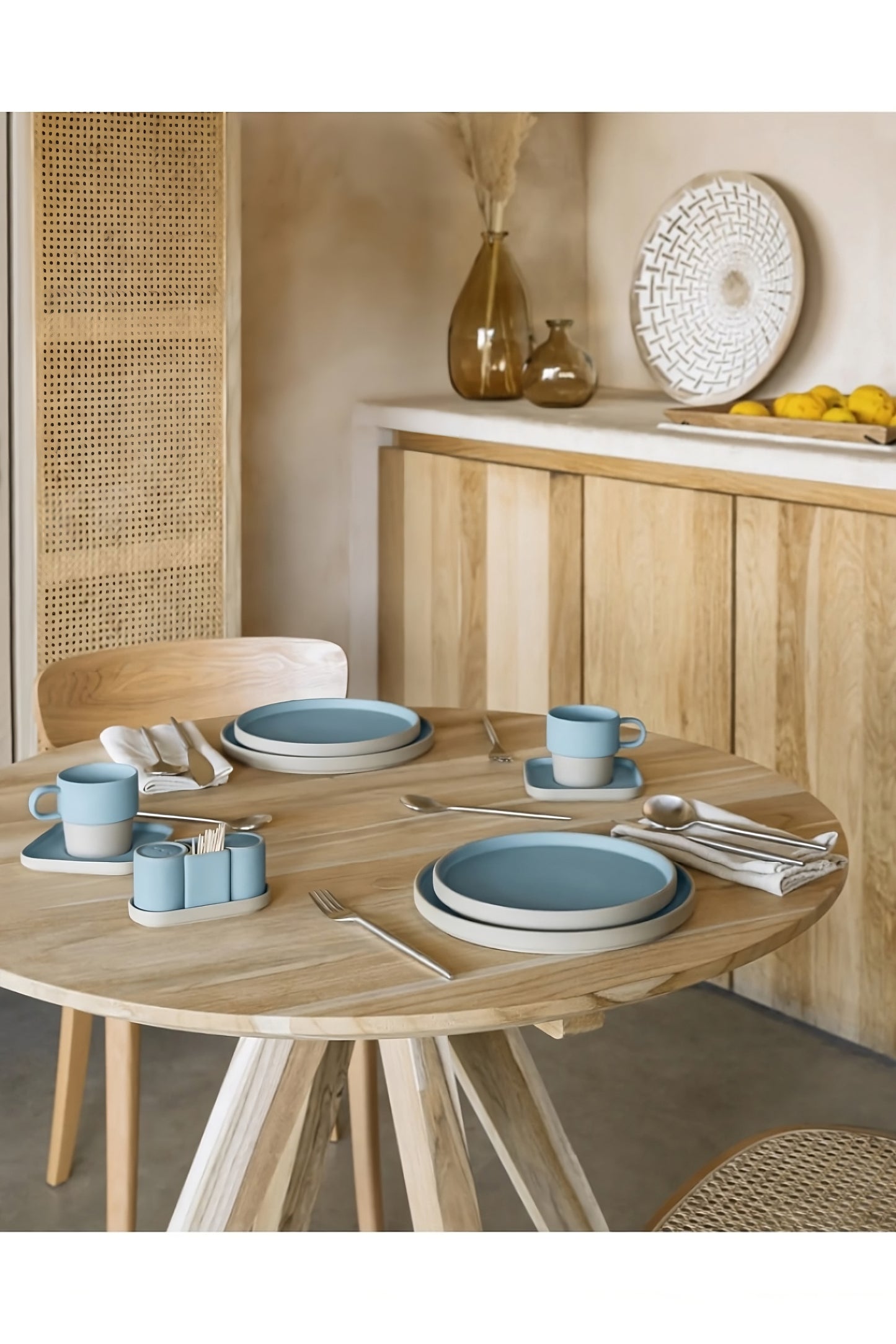 Small Round Teak Wooden Dining Table | La Forma Maial