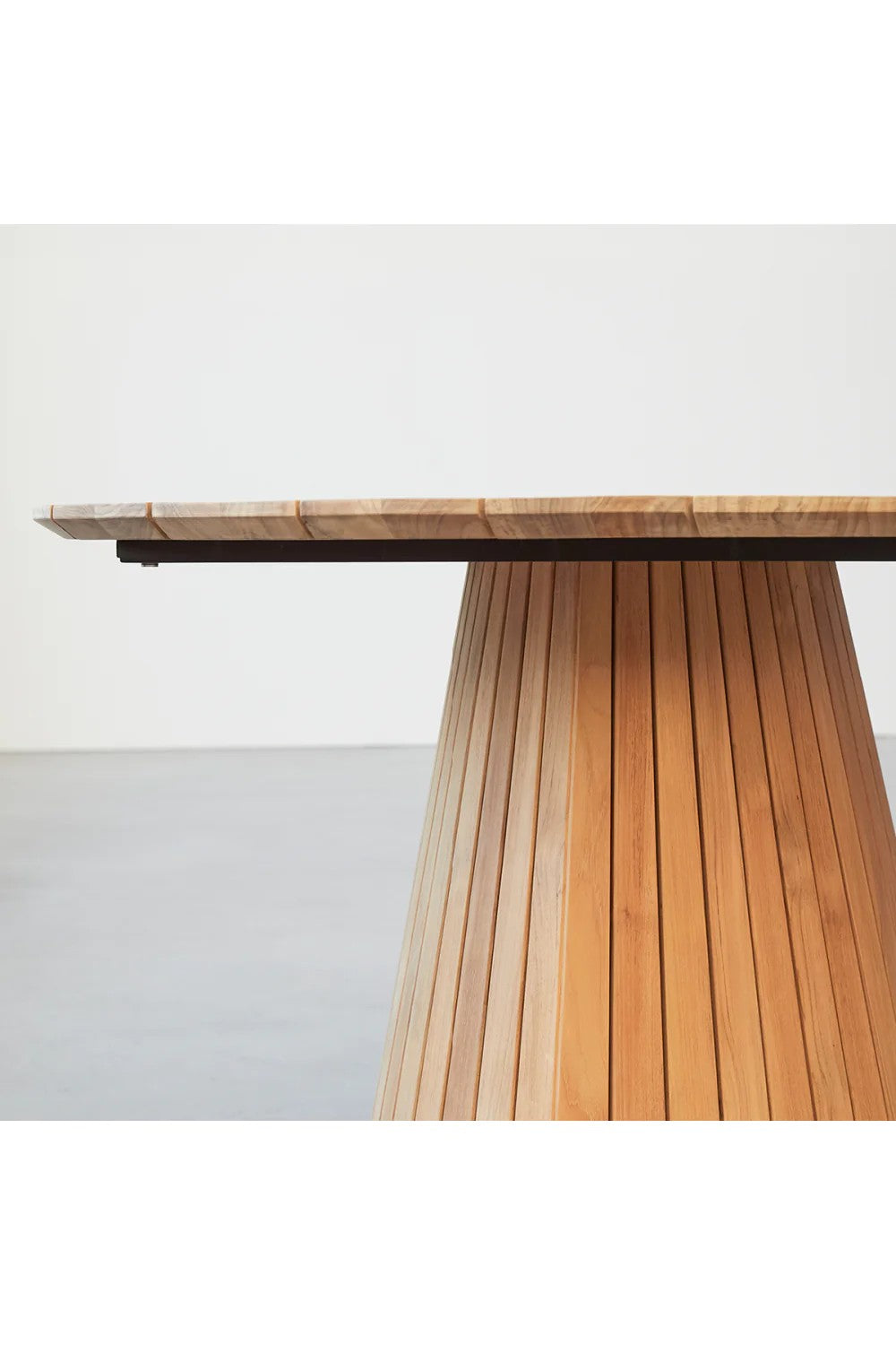 Teak Oval Garden Table | Tikamoon Paloma
